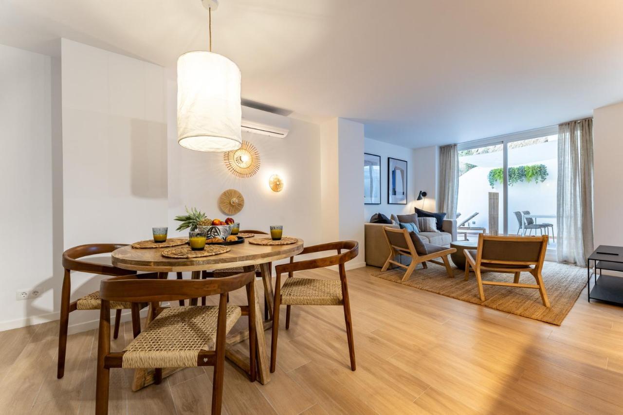 Luxury Beachfront Living On The With Big Terrace Apartment *